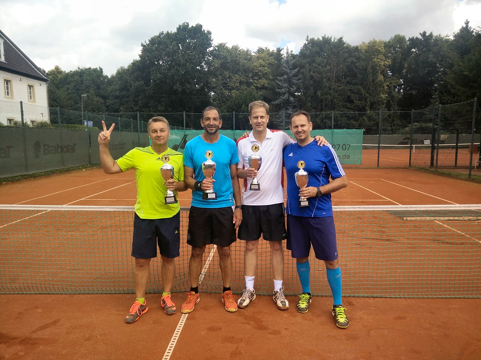 Die neuen Clubmeister im Herren Doppel 2016 Raphael Gilberg und Tunc Gültekin (links im Bild) und die zweit platzierten Holger Assmuth und Sead Licina (rechts im Bild). (Kopie) Die neuen Clubmeister im Herren Doppel 2016 Raphael Gilberg und Tunc Gültekin (links im Bild) und die zweit platzierten Holger Assmuth und Sead Licina (rechts im Bild).