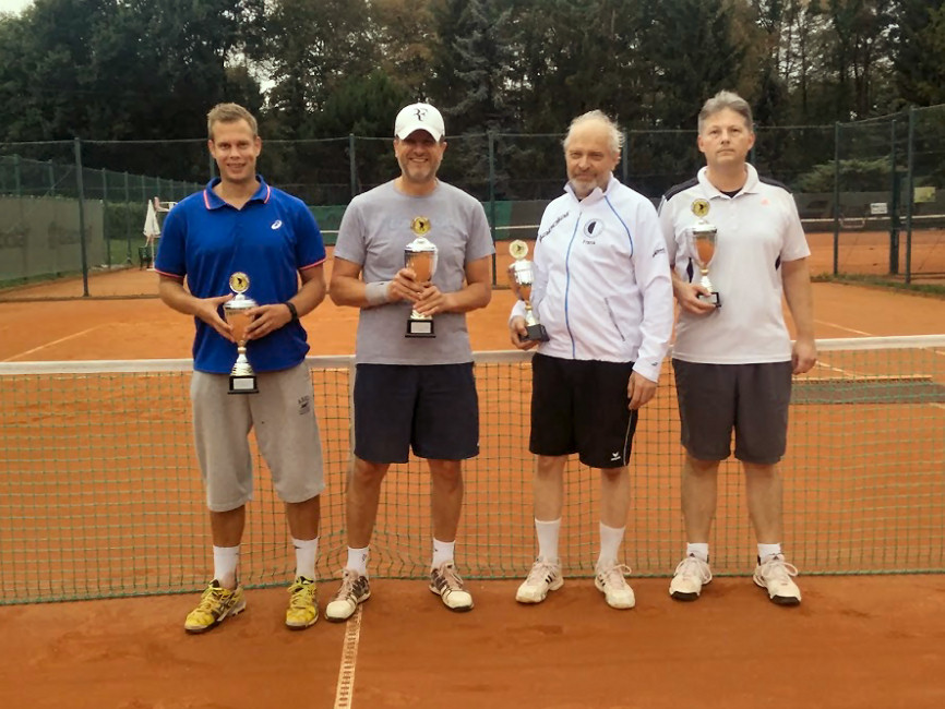 Der 1. Platz in der Clubmeisterschaft Herren Doppel 2016 Nebenrunde geht an Jörg Lüthge und Stefan Godulla (links im Bild) sowie der 2. Platz an Frank Brychewicz und Christoph Niesig (rechts im Bild). (Kopie) Der 1. Platz in der Clubmeisterschaft Herren Doppel 2016 Nebenrunde geht an Jörg Lüthge und Stefan Godulla (links im Bild) sowie der 2. Platz an Frank Brychewicz und Christoph Niesig (rechts im Bild).