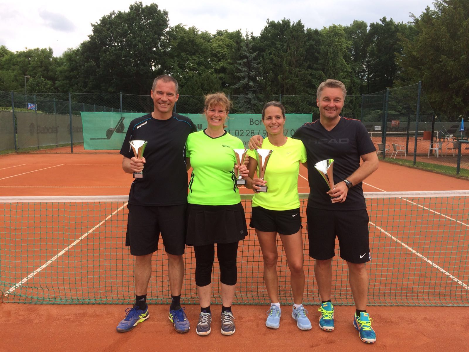 Clubmeister Mixed 2016 - Rosanna und Raphael Gilberg (rechts), der 2. Platz ging an Trixi und Burkhard Achenbach (links) (Kopie) (Kopie) Clubmeister Mixed 2016 - Rosanna und Raphael Gilberg (rechts), der 2. Platz ging an Trixi und Burkhard Achenbach (links)